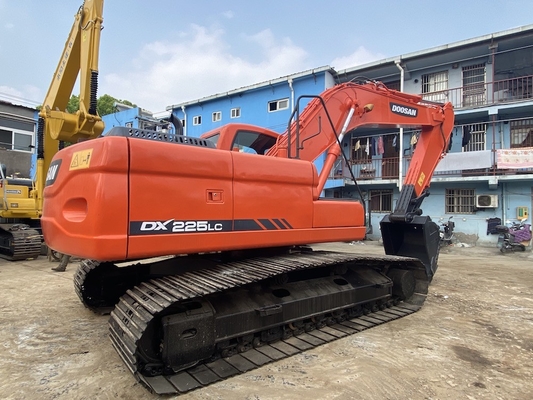 Qualität  22 Ton Original Used Doosan DX225 Crawler Excavator With 157KW Engine Power And 1.05m3 Bucket Capacity usine