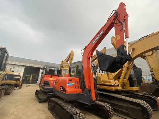 6 Tonnen Original Gebraucht Doosan DX60 Crawler Bagger mit 39,7 kW Motorleistung und 0,21m3 Eimer Kapazität
