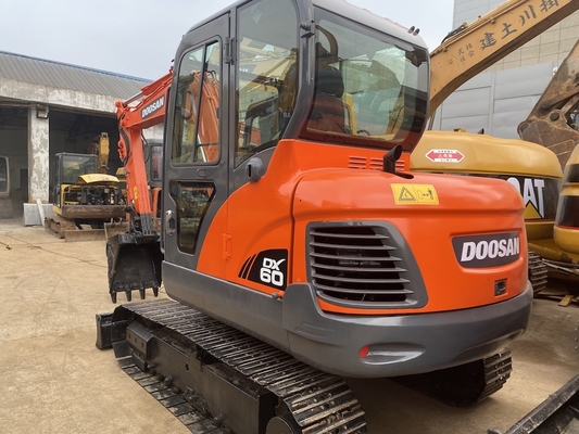 6 Tonnen Original Gebraucht Doosan DX60 Crawler Bagger mit 39,7 kW Motorleistung und 0,21m3 Eimer Kapazität